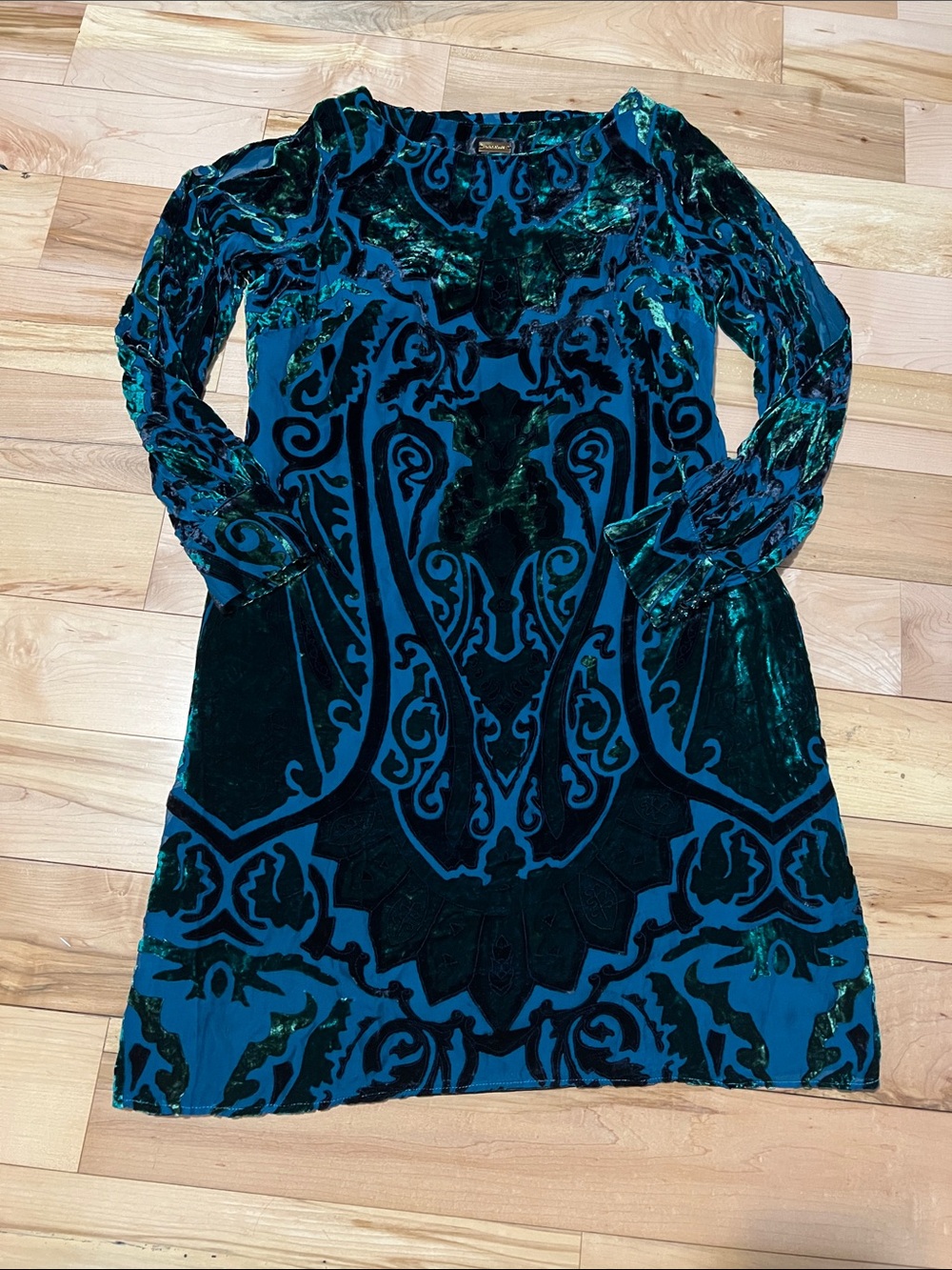 Alexia Admor Teal and Emerald Velvet Burnout Long-Sleeve Dress